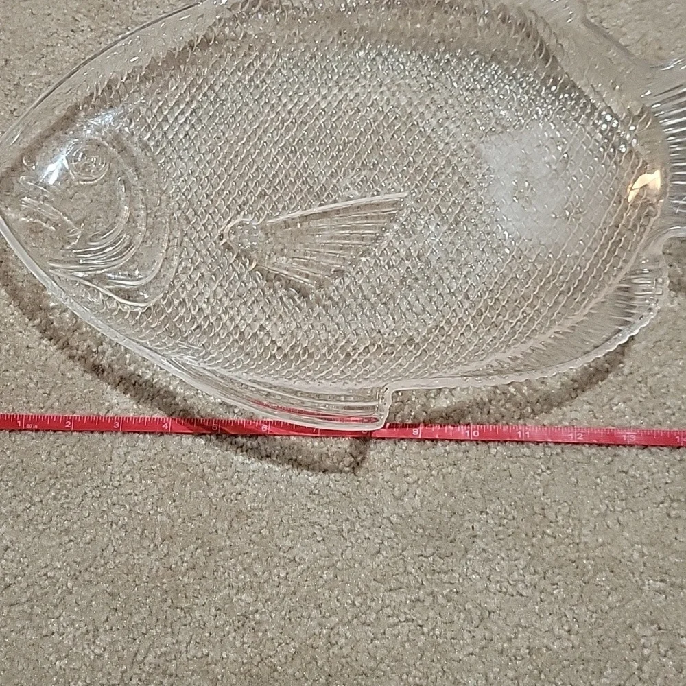 FREE W ANY PURCHASE!Clear Fish-Shaped Plastic Dish